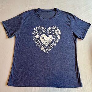 Large Women's graphic tee blue & white Floral Heart Flowers T Shirt L NWOT